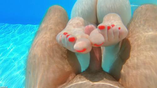 Mermaid wants toes