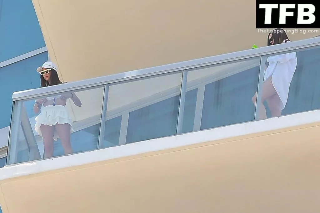 Sucking dick public balcony miami