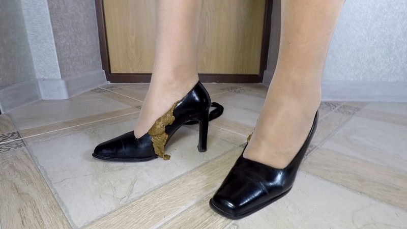 Woman steps enamel shoes breaks