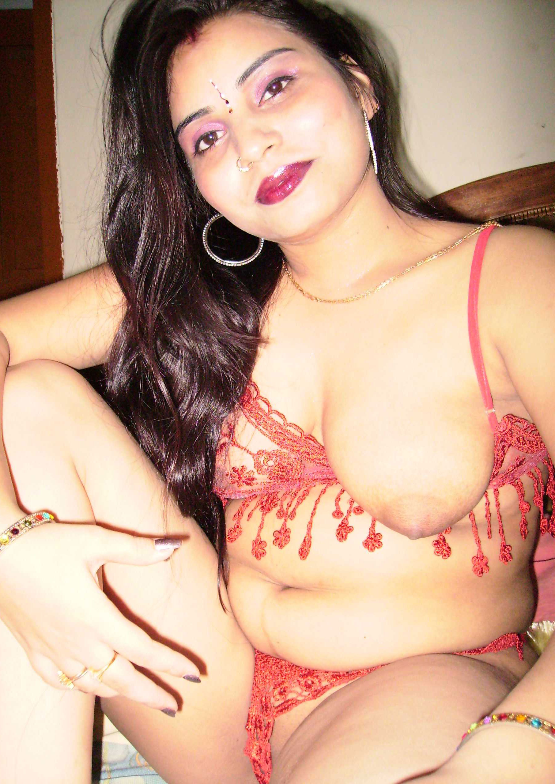 Sexy naked bhabhi